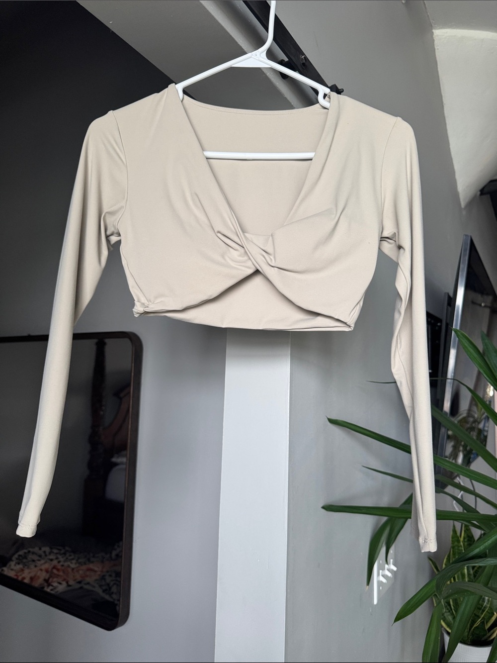 Women's Twist-Front Long Sleeve Crop Top - Cream